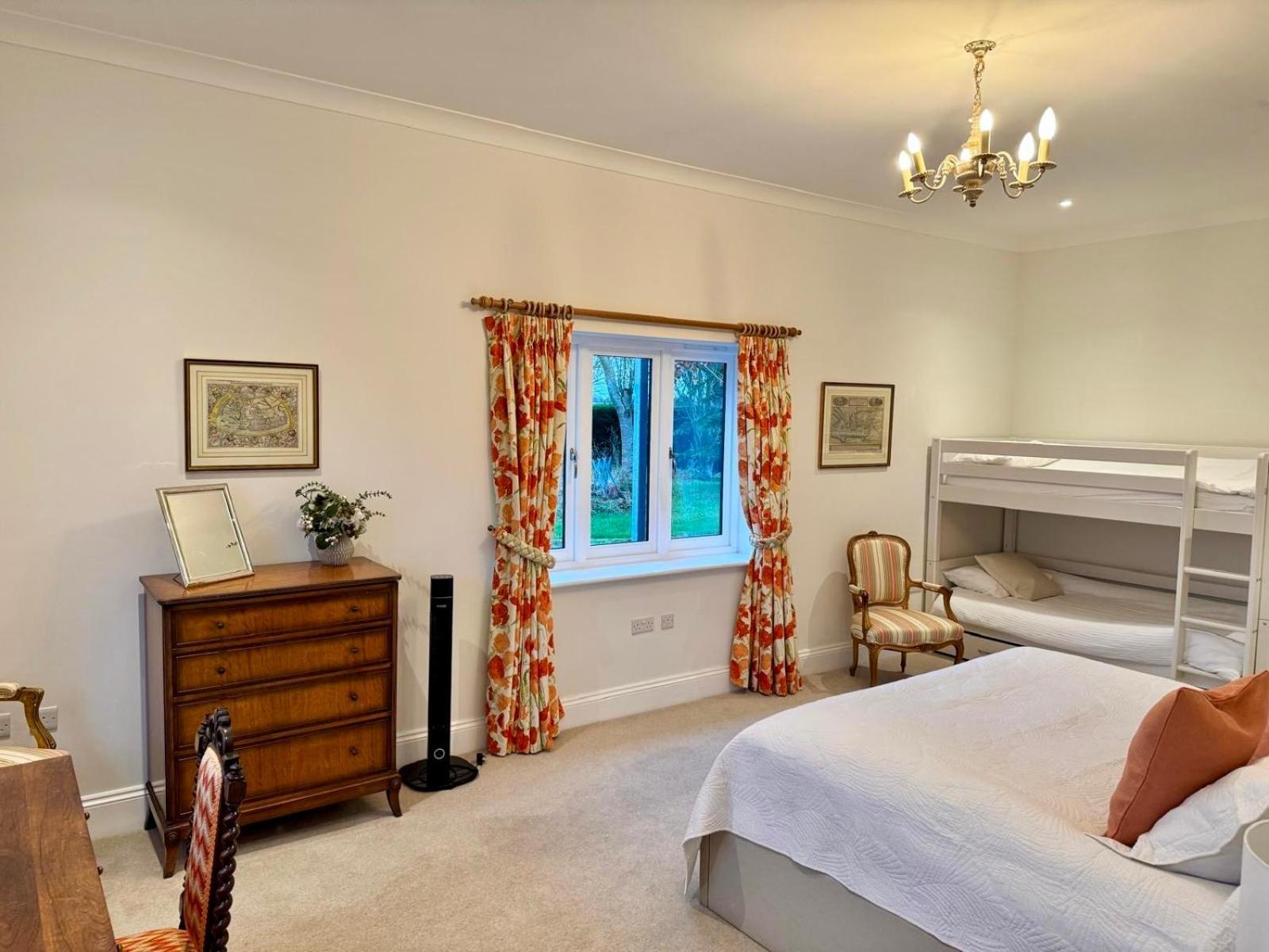 North Farm Fits 1-6 People * Sawston