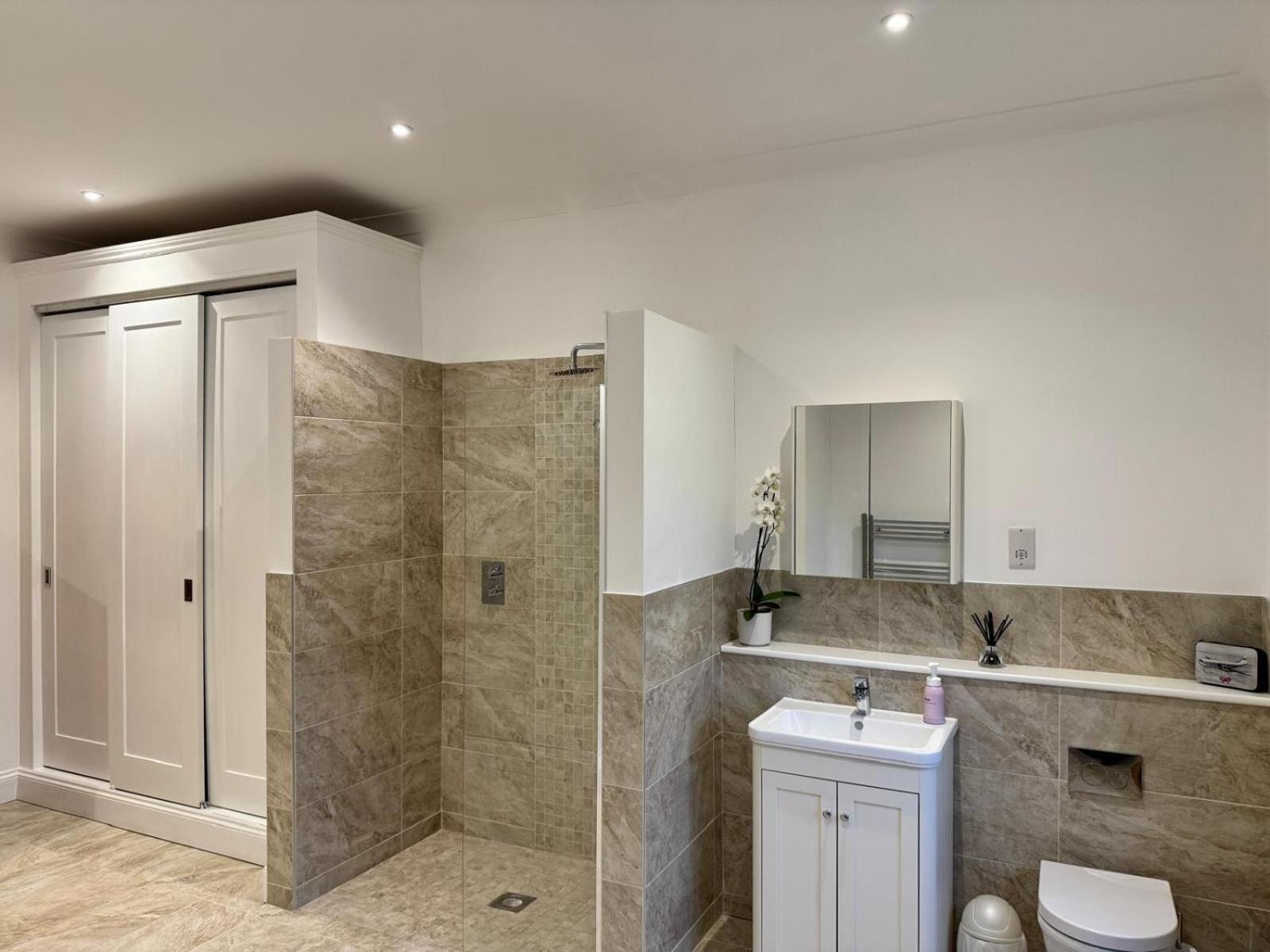 North Farm Fits 1-6 People * Sawston